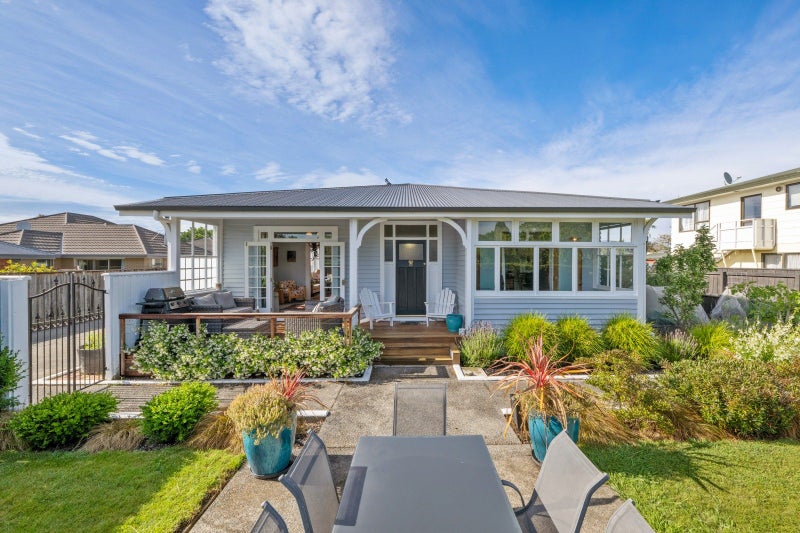 The Villa, the Park and the Perfect Swing64581119922049110