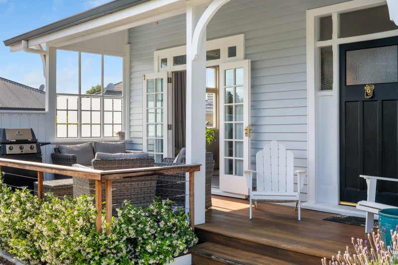 The Villa, the Park and the Perfect Swing64581119922049111