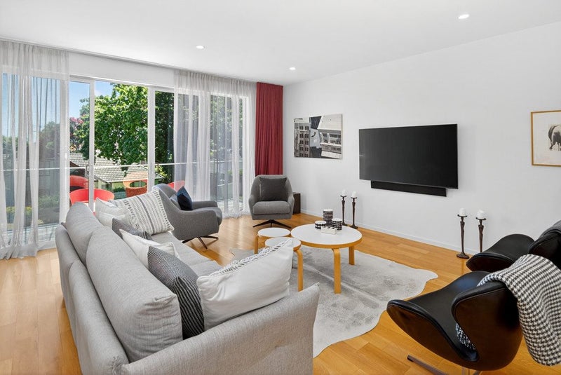 Modern Coastal Luxury in Macleans Zone64581216305922113