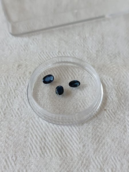real natural Sapphire - 3 stones - 0.95ct. Carousel 2