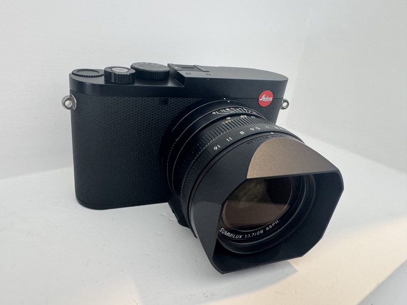 Leica Q3 28 - virtually new condition Carousel 1