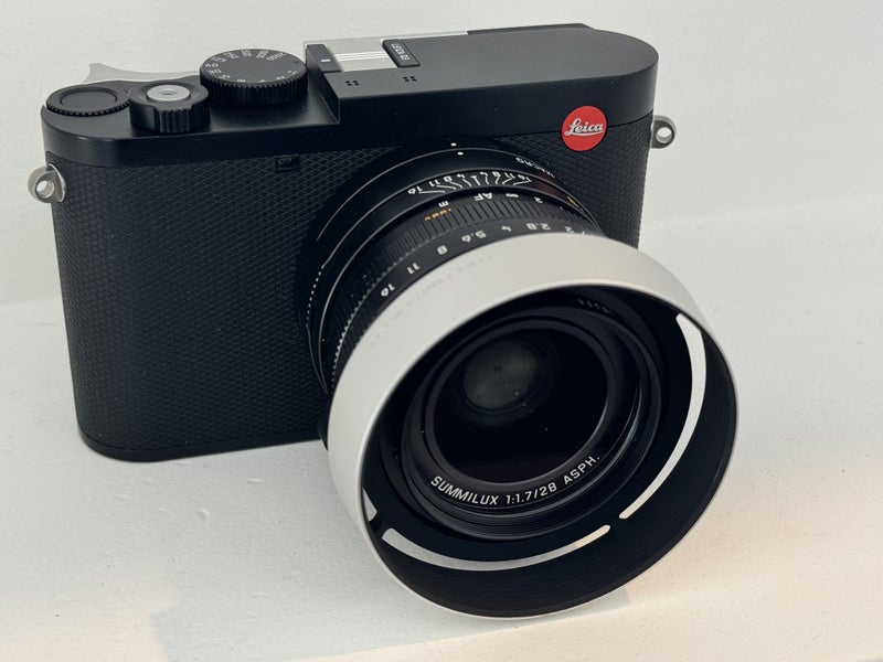 Leica Q3 28 - virtually new condition Carousel 2