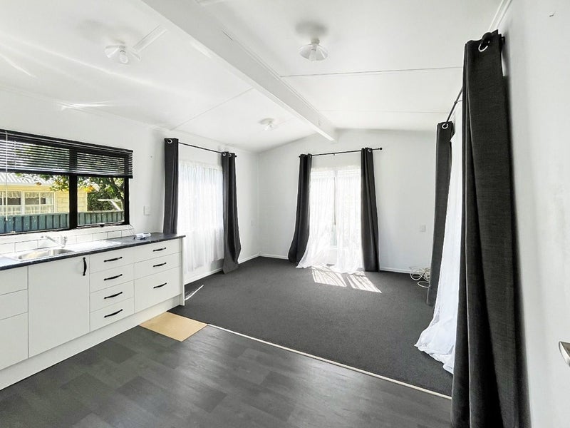 West End, 1 bedroom64582317805057112