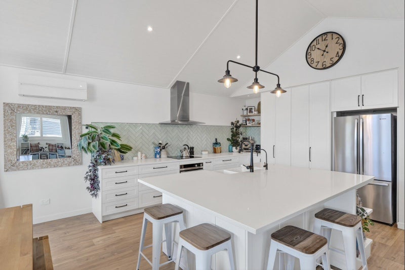 Space, style and immaculate villa-inspired living64582317829249113