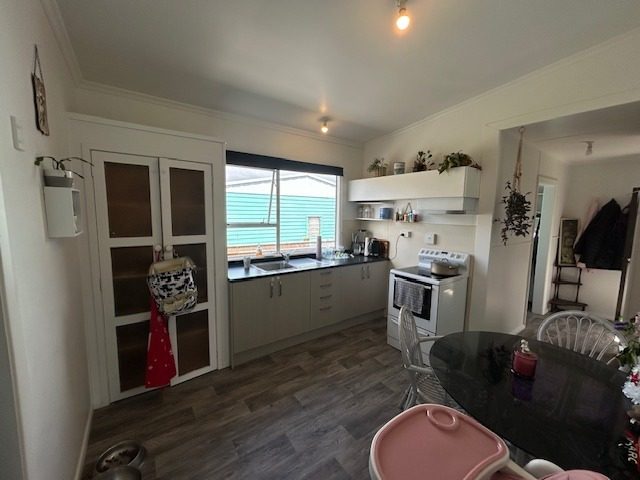 Waitara, 3 bedrooms64582428112130111