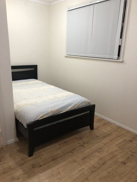 Papakura, 4 bedrooms64582525196291113