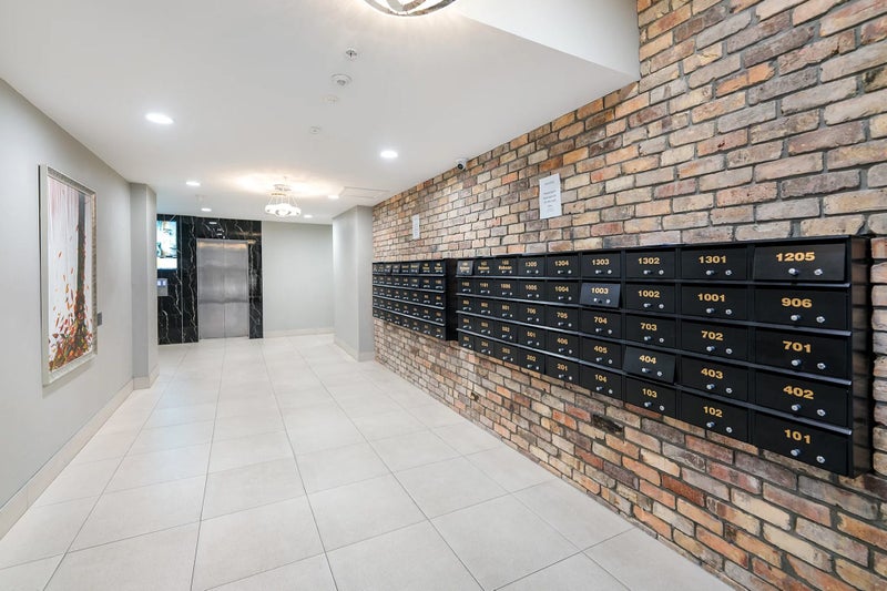 Stylish Beauty with Big Views!64582525251074113