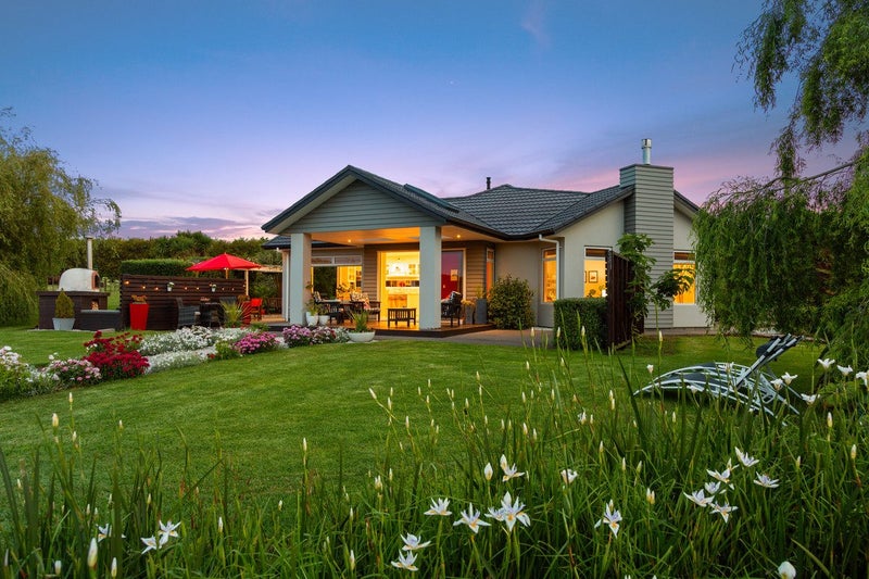 THE ULTIMATE LIFESTYLE & AN ENTERTAINER’S DREAM!64583106244867113