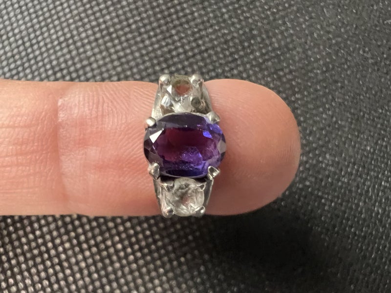 Vintage Sterling Silver & Amethyst Ring - Lot F400 Carousel 1