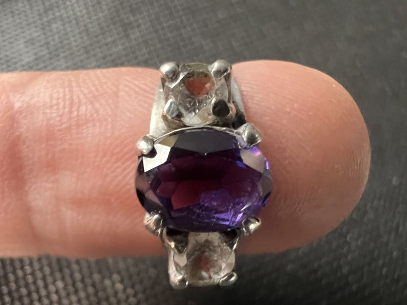 Vintage Sterling Silver & Amethyst Ring - Lot F400 Carousel 2