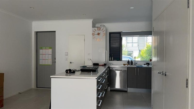 Hobsonville, 3 bedrooms64582819411714111