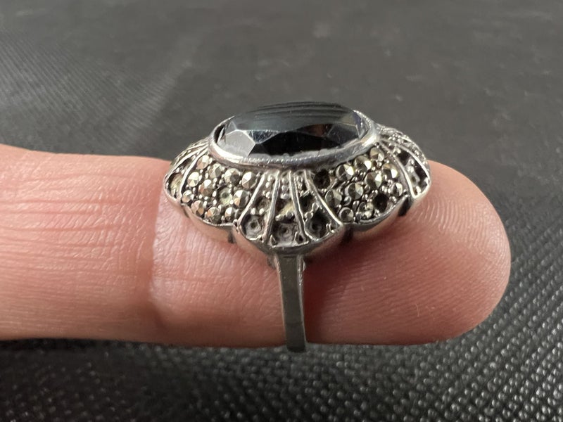 Art Deco Style Sterling Silver Ring - Hematite & Marcasite Design - Lot F402 Carousel 2