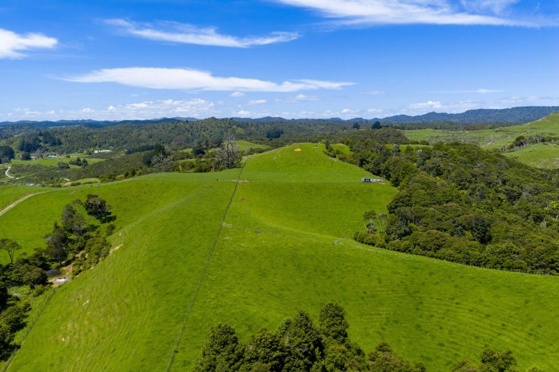 Private 32ha Peninsula64583106102658114