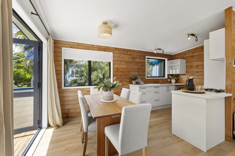 Raglan Charm with Tropical Style64583214711426113