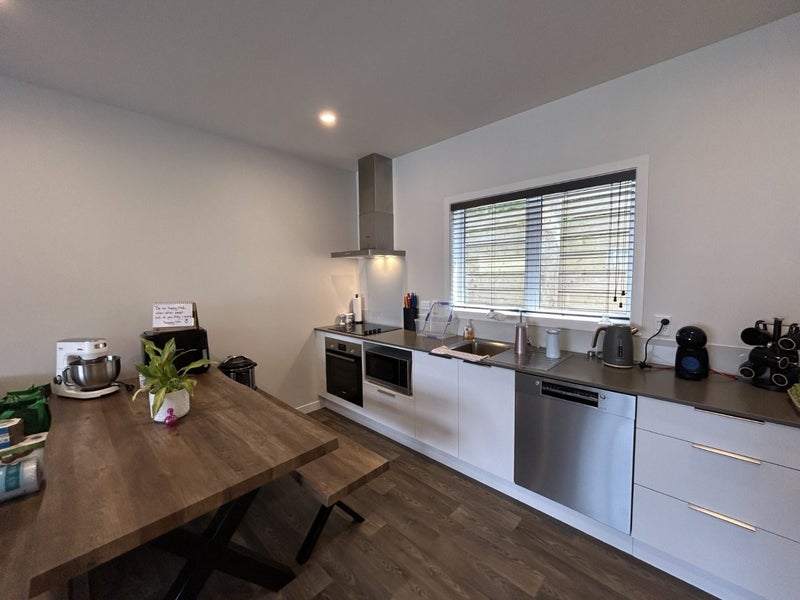 Whitby, 2 bedrooms64583214741891114