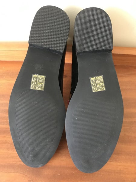 Black & white loafers size 39/8.564583519692290113