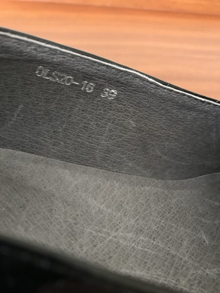 Black & white loafers size 39/8.564583519692290114