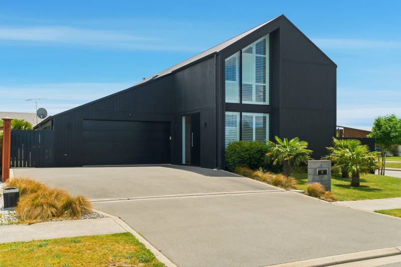 Big, Bold & Beautiful64583703302529110