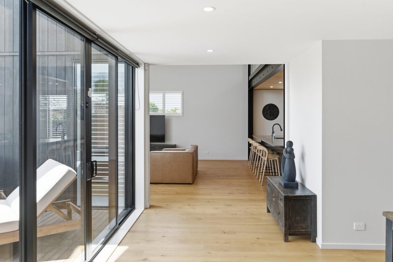 Big, Bold & Beautiful64583703302529112