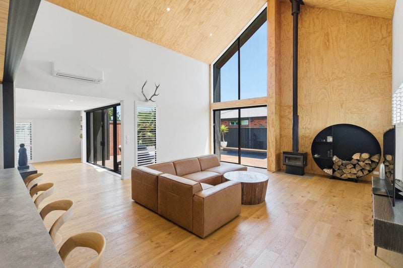 Big, Bold & Beautiful64583703302529114