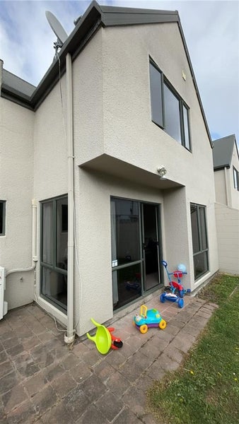 Edgeware, 3 bedrooms64583801752833111