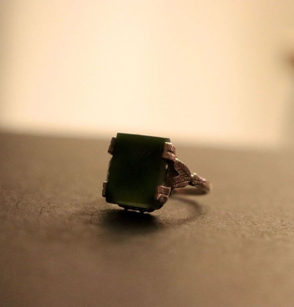 9ct Yellow Gold Vintage Pounamu Ring Carousel 3