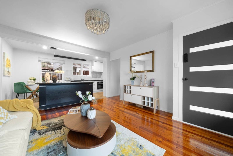 Stylishly Upgraded Unit!64584198582915112