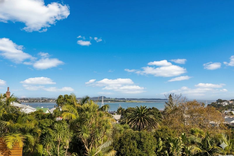 Stylishly Upgraded Unit!64584198582915114