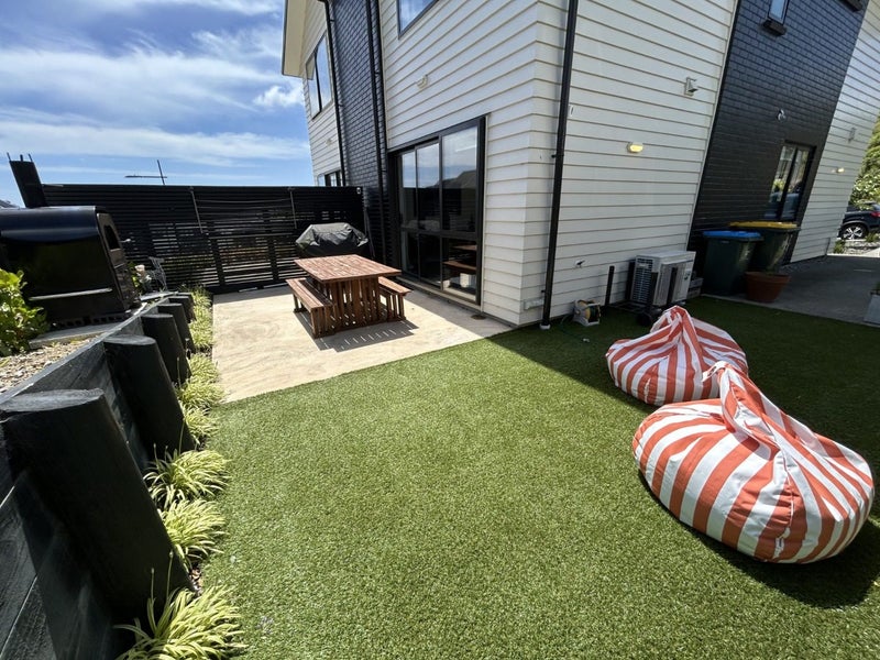 Whitby, 2 bedrooms64584198553346111