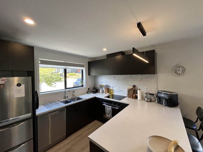 Whitby, 2 bedrooms64584198553346114