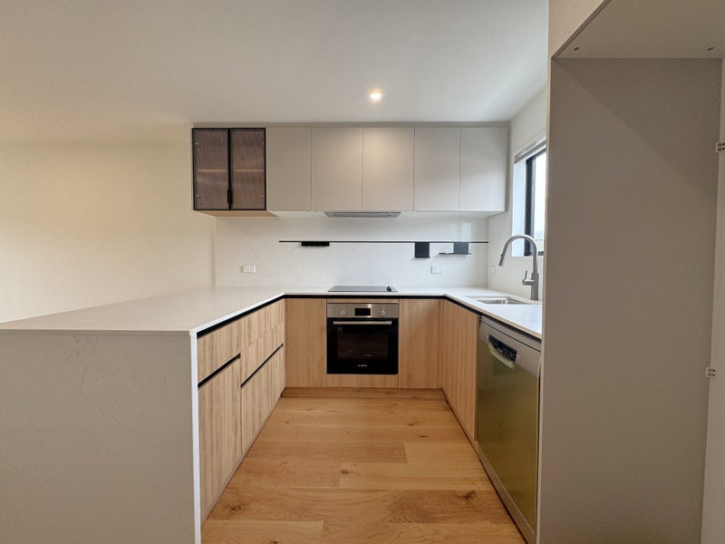 Shirley, 2 bedrooms64584495894403111