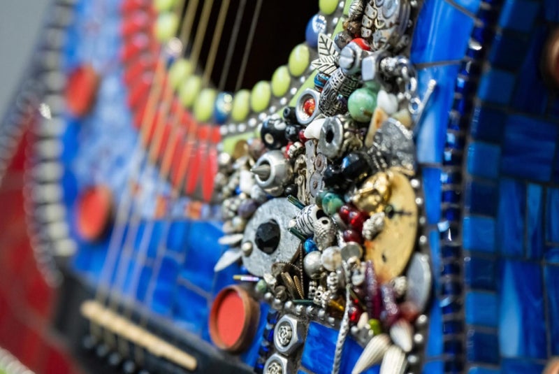 LET’S ROCK Carousel 1