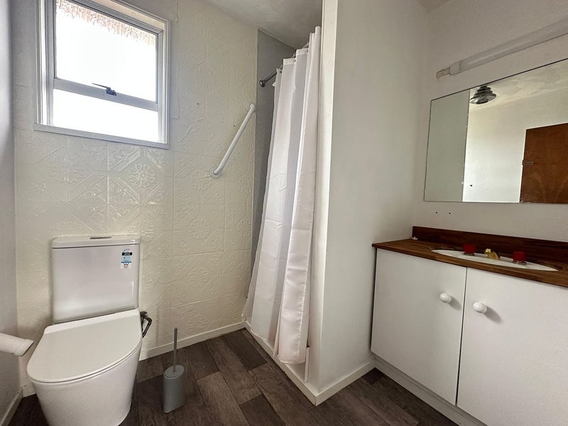 Burwood, 4 bedrooms64585002400642114