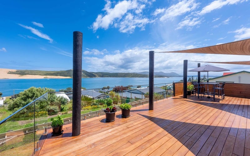 ELEVATED COASTAL LIVING WITH WATER VIEWS64585688053507112