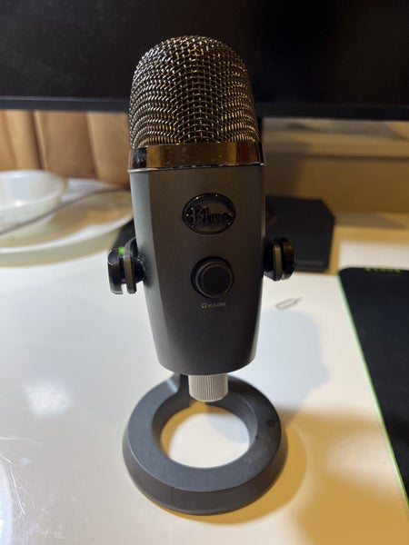 Blue Yeti Nano microphone Carousel 1