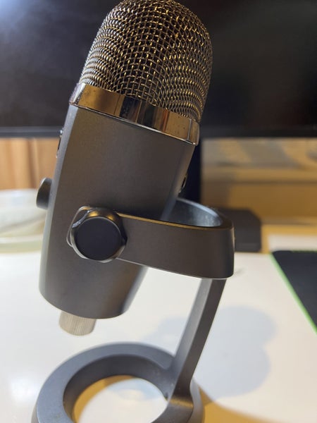 Blue Yeti Nano microphone Carousel 2