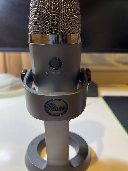 Blue Yeti Nano microphone Carousel 3