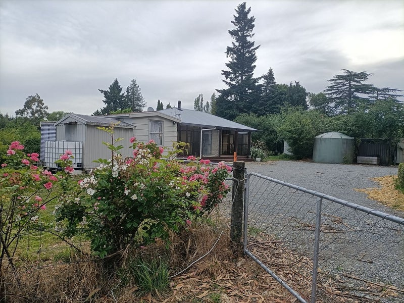 Loburn, 2 bedrooms64585885872001110