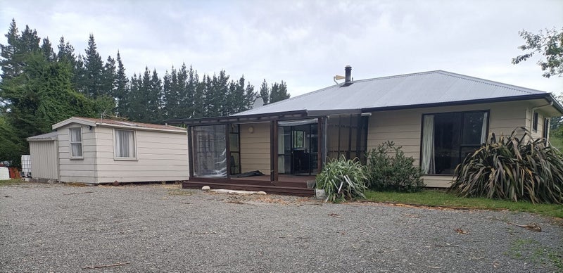 Loburn, 2 bedrooms64585885872001111