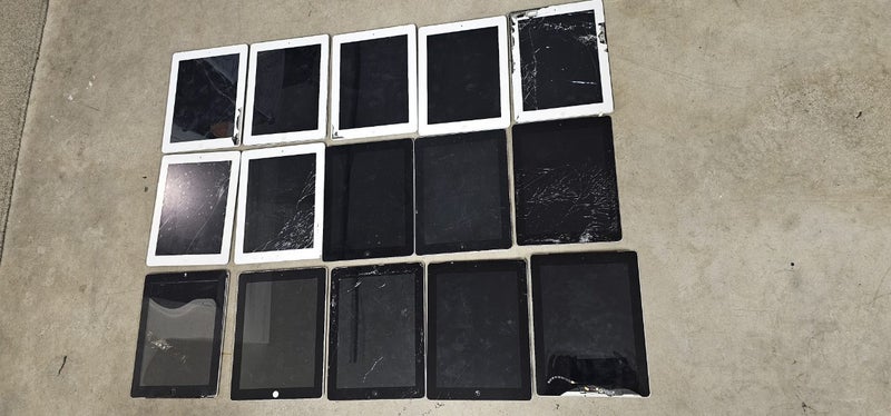 iPad 2/3 ×15 (FAULTY, For parts only) lot of job Carousel 3