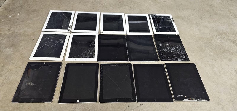 iPad 2/3 ×15 (FAULTY, For parts only) lot of job Carousel 1