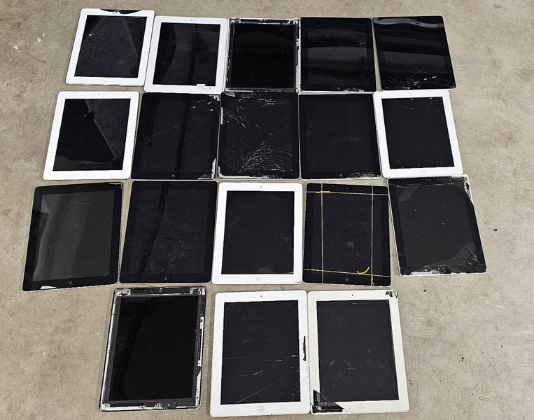 iPad 2/3 ×18 (FAULTY, for parts only) Carousel 1