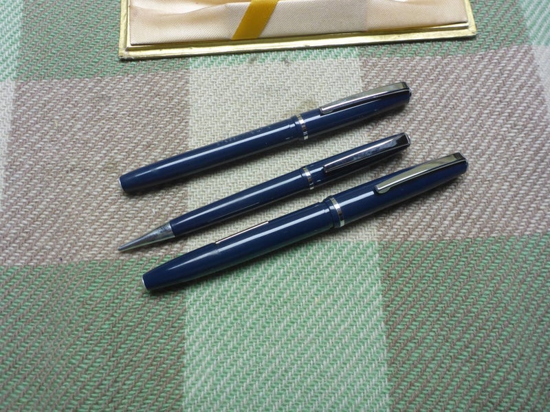 Stunning Old Boxed Platignum Regal Fountain Pen Ball Point Pen & Pencil Set Carousel 2