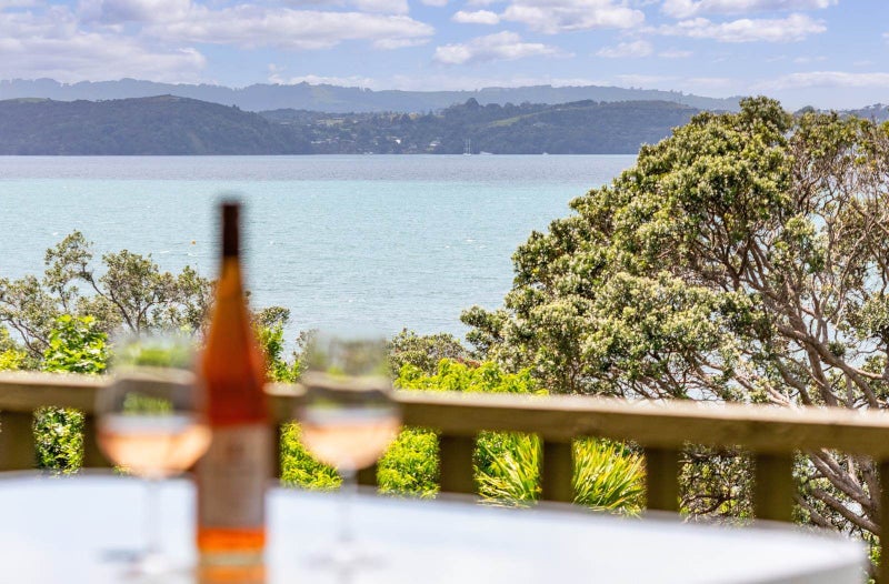 Absolute Waterfront-Position, Privacy + Potential64588351843331111