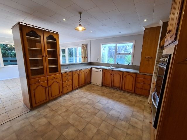 Hawera, 5 bedrooms64591133840514113