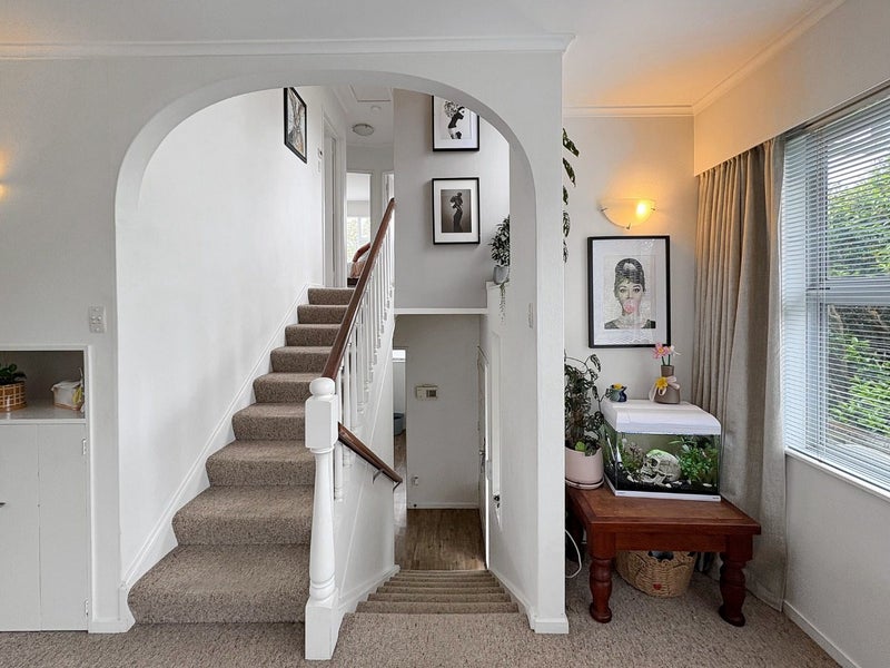 Saint Johns Hill, 3 bedrooms64592134021123112