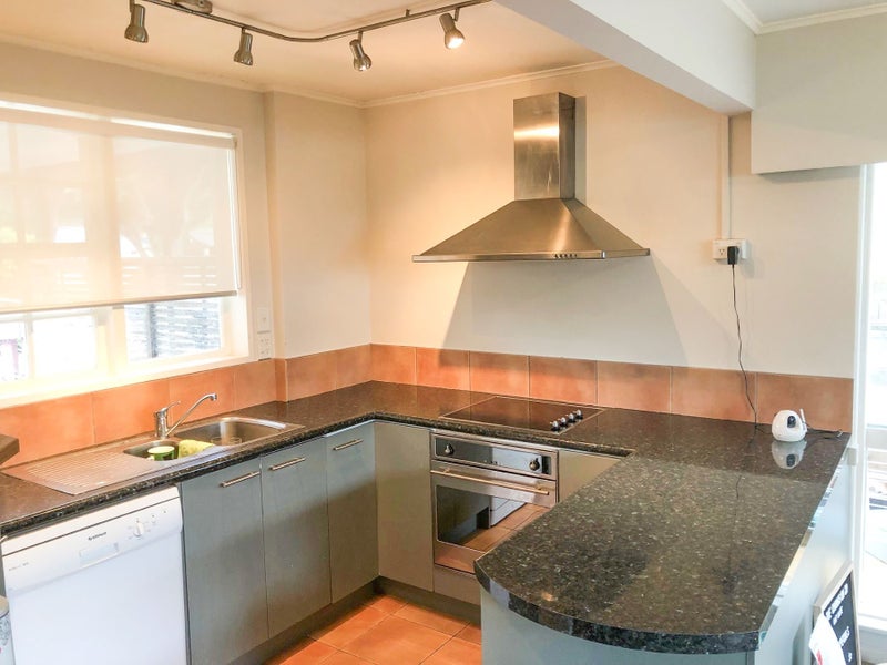 Waterloo, 2 bedrooms64592134092801111