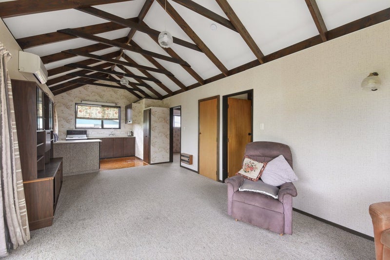 Comfort, Charm, and Potential in Oxford64592327362947114