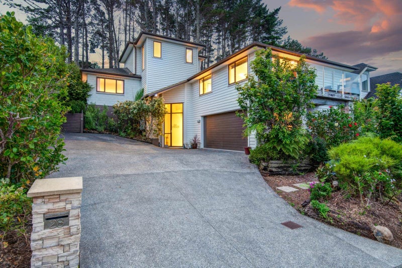 Spacious & Elevated, Family Home with Views64592424649730110