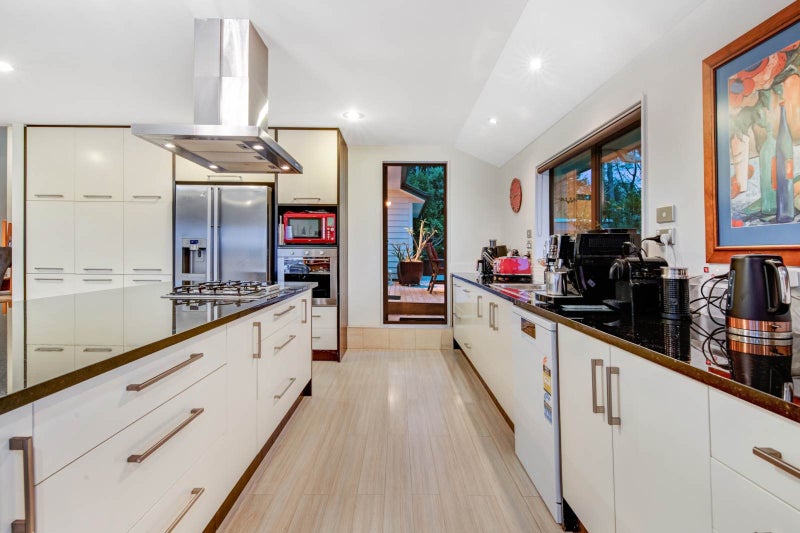 Spacious & Elevated, Family Home with Views64592424649730112